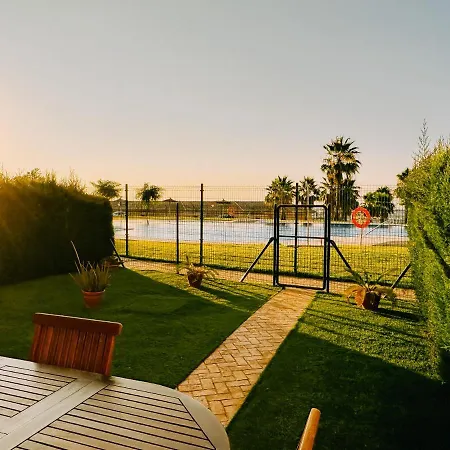 Mika's House Garden Apartment *